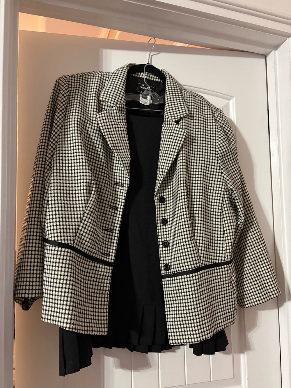 Classic Black & White Houndstooth Women's Blazer